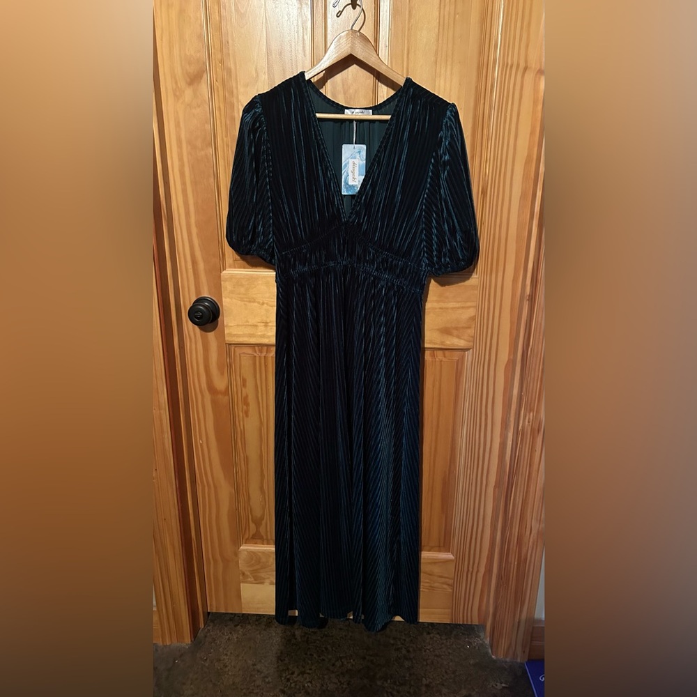 Sissyaki green velvet dress